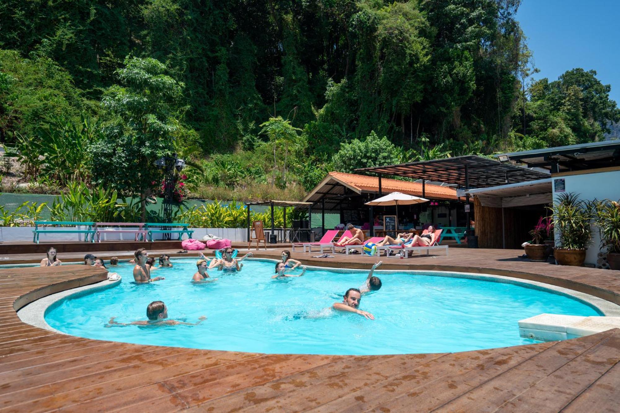 Base Party Hostel Ao Nang Eksteriør bilde