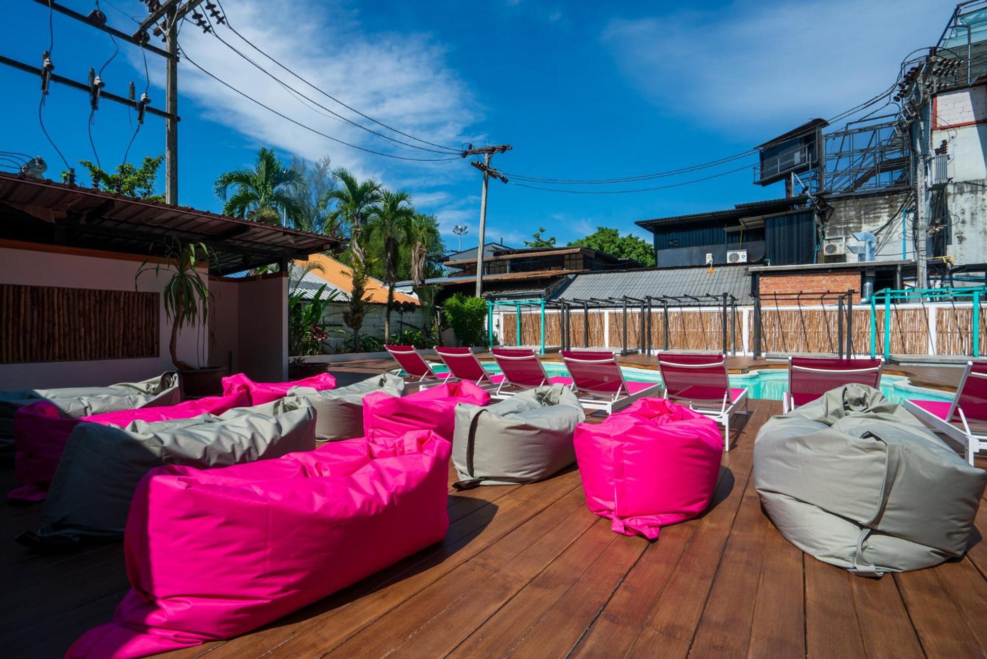 Base Party Hostel Ao Nang Eksteriør bilde