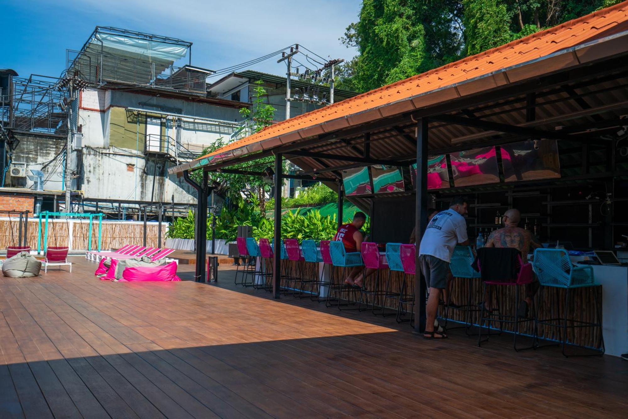 Base Party Hostel Ao Nang Eksteriør bilde