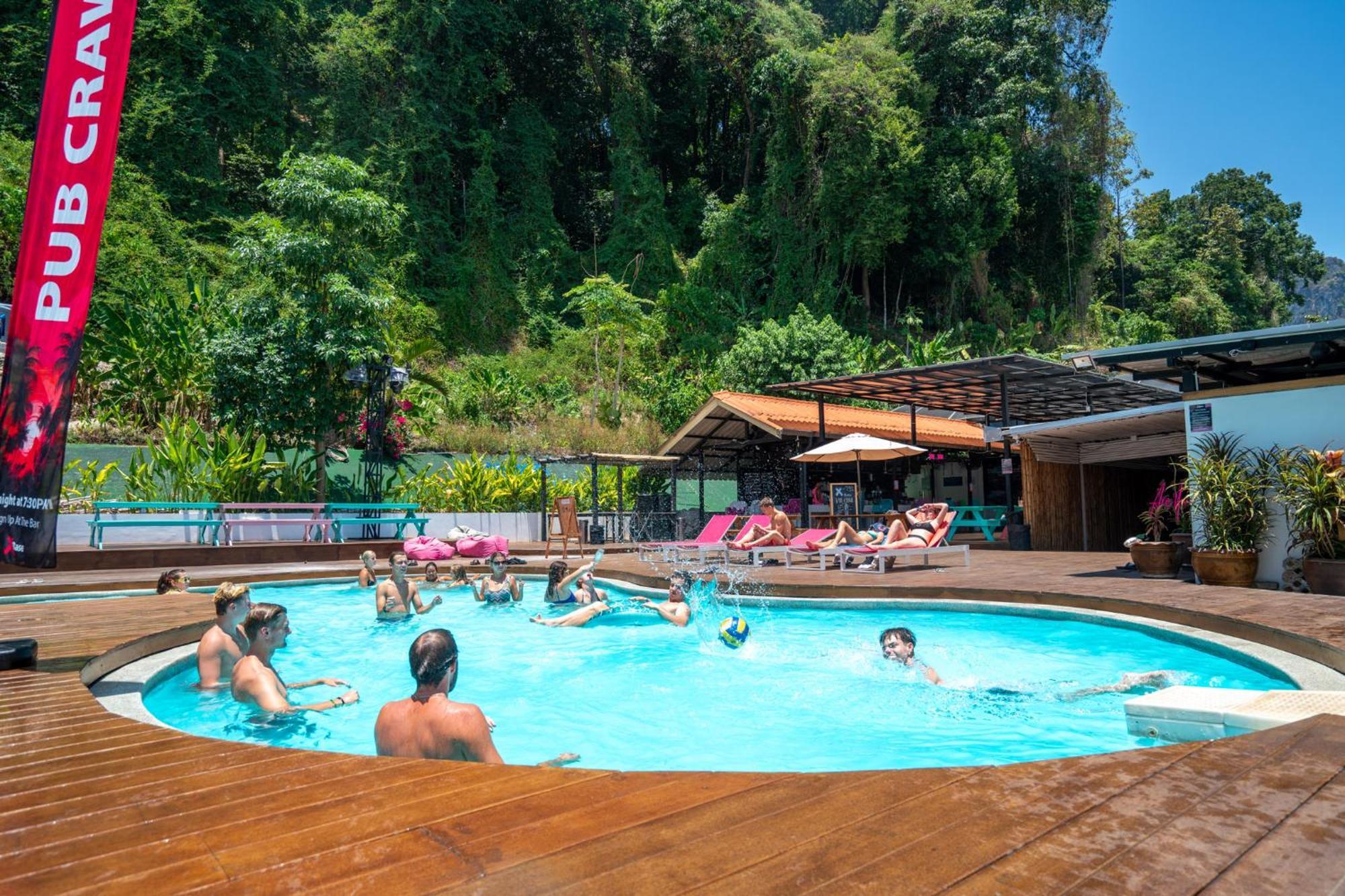 Base Party Hostel Ao Nang Eksteriør bilde